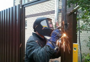 Сварка перегородок и заборов в Сосновом Боре в октябре