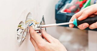 Электромонтажные работы в Сосновом Боре от Мастер24 — электромонтаж под ключ, цены от 1625 руб., заказать услуги